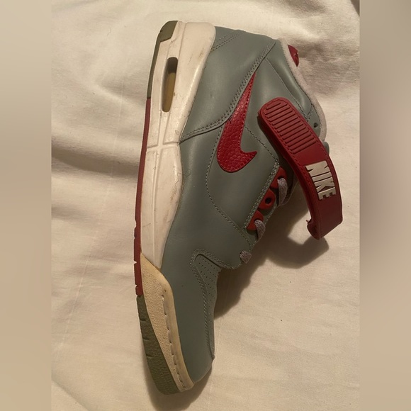 Nike gray and red Velcro strap - Picture 5 of 7